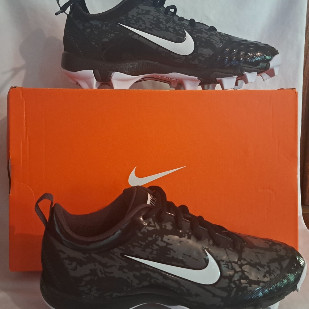 NWT Nike Hyperdiamond 2.5 Keystone  size 8.5m
